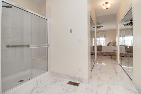 Tiny photo for 6 Sherwood Court, Lake In The Hills, IL 60156 (MLS # 12637964)