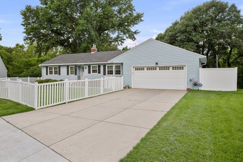 Tiny photo for 2705 32nd Avenue Court, Rock Island, IL 61201 (MLS # 12688493)