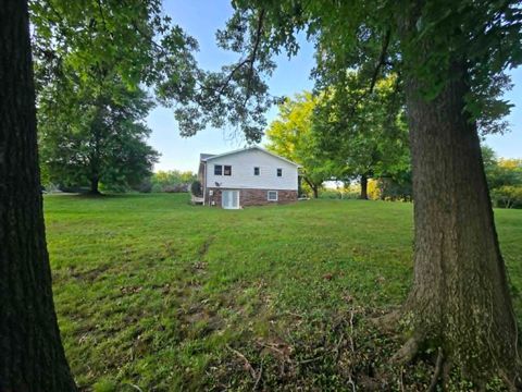 Tiny photo for 15680 N Cooks Drive, Mt Vernon, IL 62864 (MLS # 12690376)