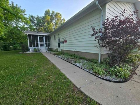 Tiny photo for 15680 N Cooks Drive, Mt Vernon, IL 62864 (MLS # 12690376)