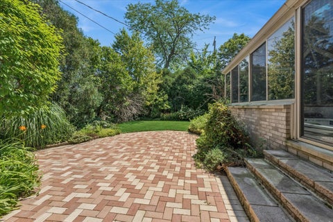 Tiny photo for 6533 N Christiana Avenue, Lincolnwood, IL 60712 (MLS # 12738160)