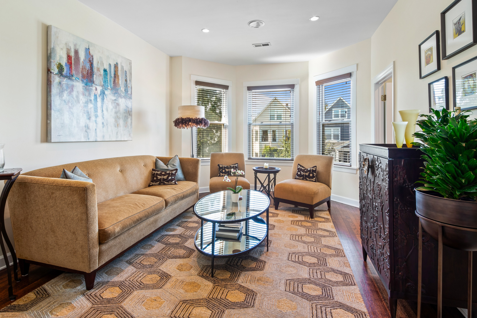 5147 N Claremont Avenue