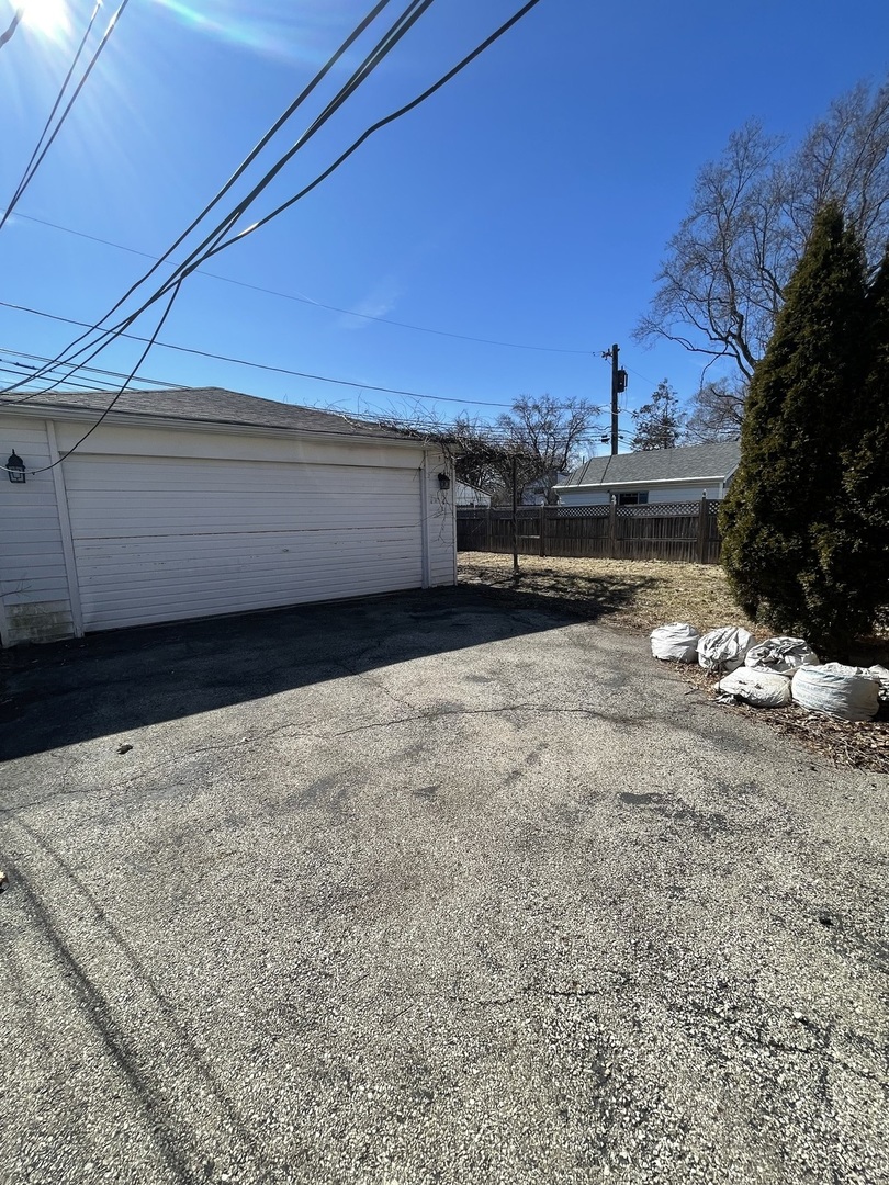 5229 W Greenleaf Street