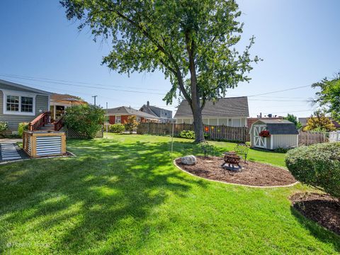 Tiny photo for 182 E Hale Street, Elmhurst, IL 60126 (MLS # 12597185)