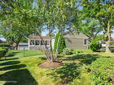 Tiny photo for 182 E Hale Street, Elmhurst, IL 60126 (MLS # 12597185)