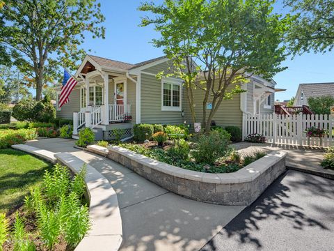 Tiny photo for 182 E Hale Street, Elmhurst, IL 60126 (MLS # 12597185)