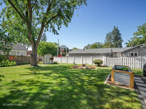 Tiny photo for 182 E Hale Street, Elmhurst, IL 60126 (MLS # 12597185)