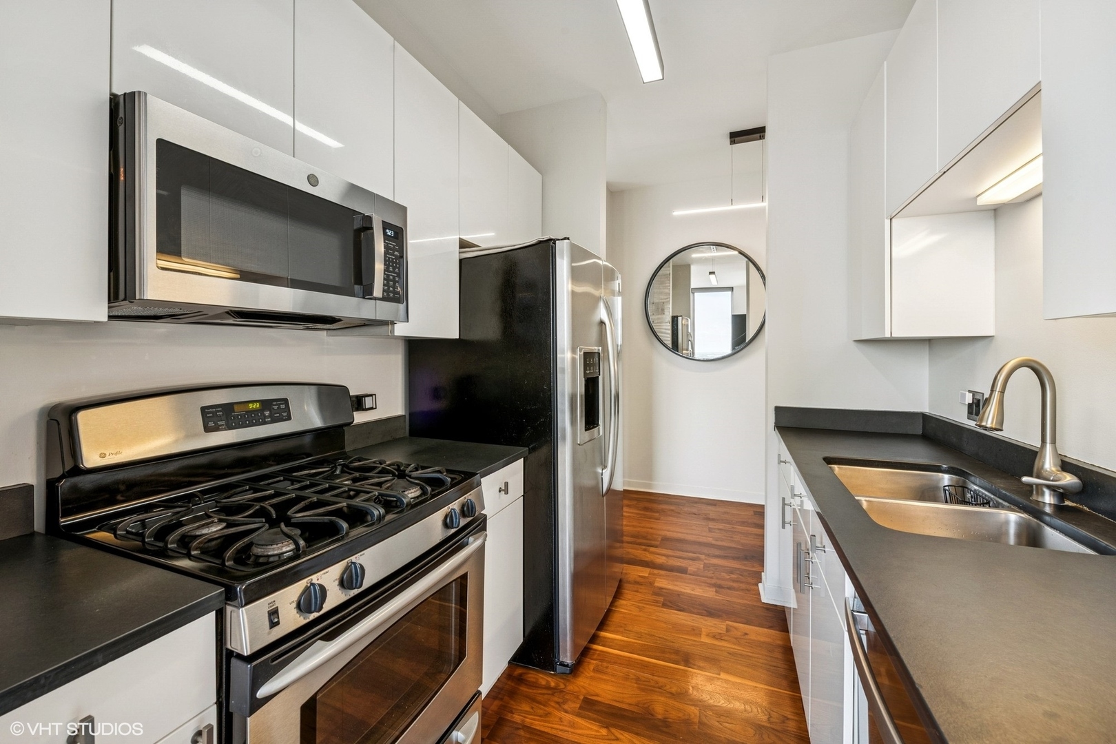 200 W GRAND Avenue 2303