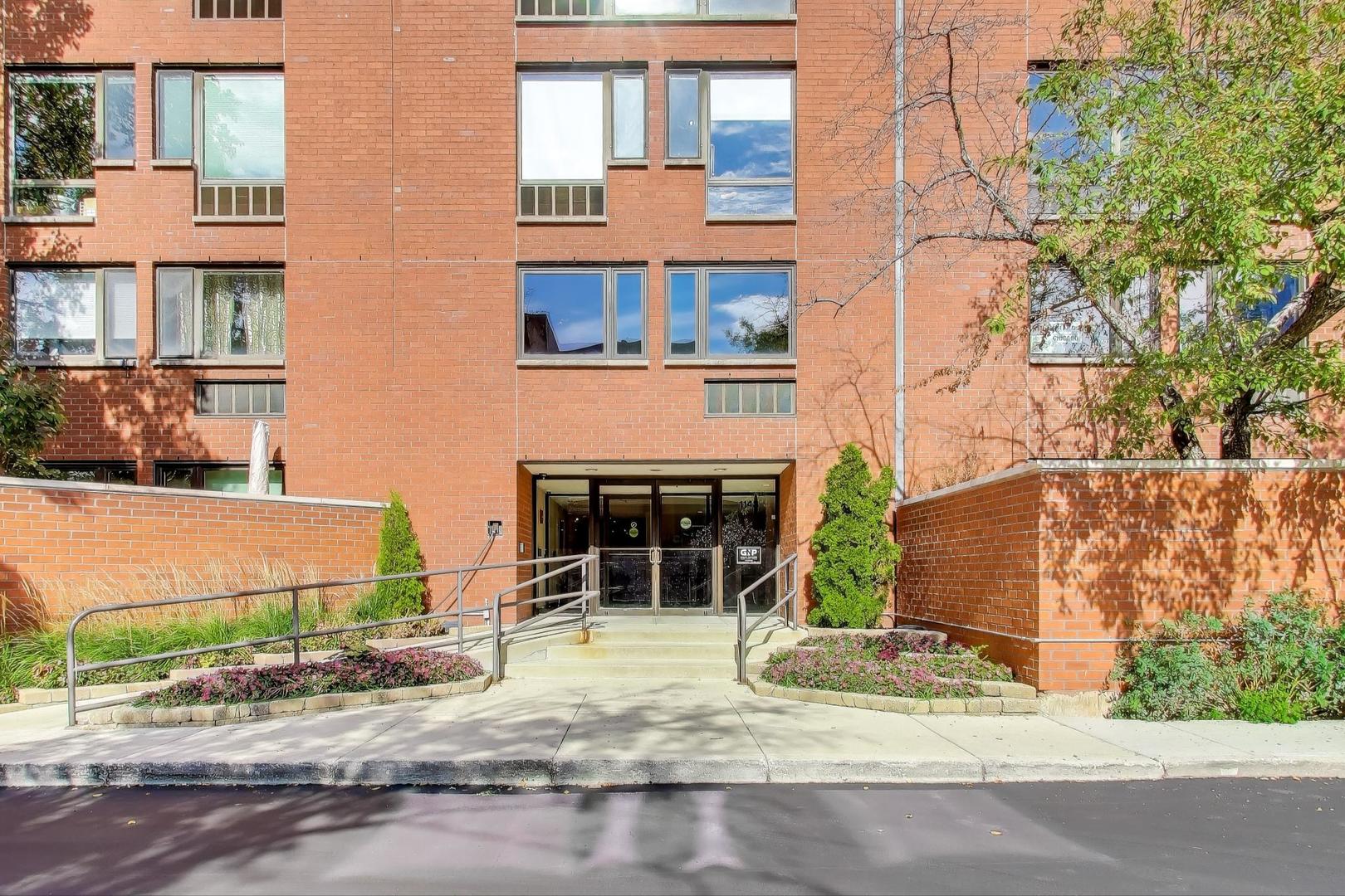 1143 S Plymouth Court 116