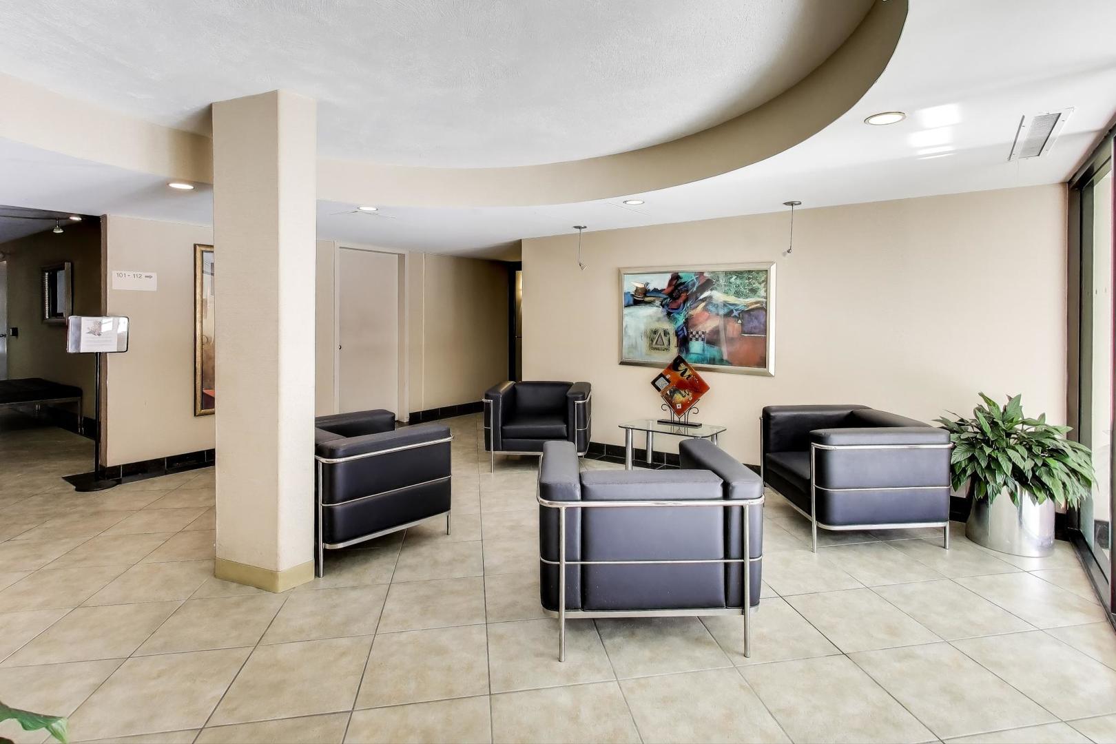 1143 S Plymouth Court 116