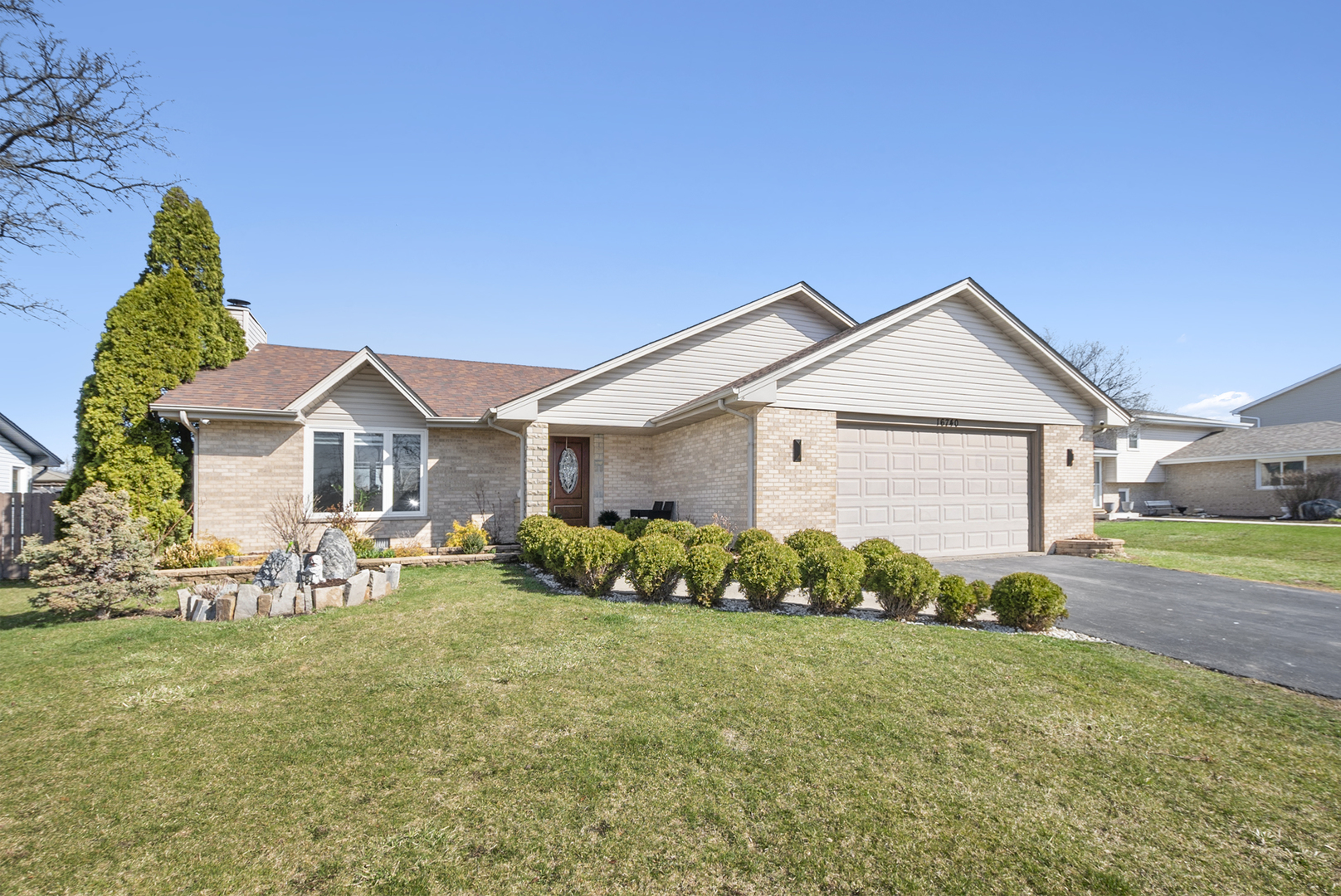 16740 W Saddlewood Drive