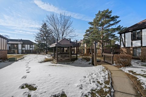 Tiny photo for 840 Sheldon Court #B, Wheaton, IL 60189 (MLS # 12565956)