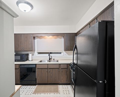 Tiny photo for 840 Sheldon Court #B, Wheaton, IL 60189 (MLS # 12565956)