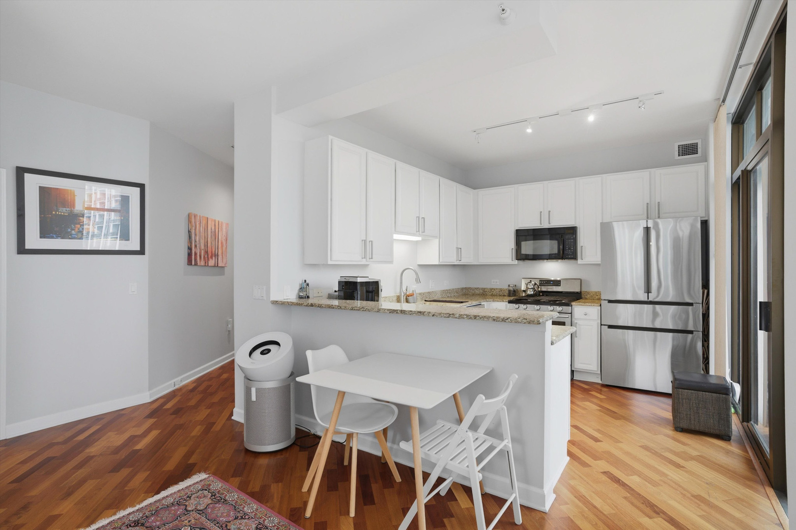 233 E 13th Street 909