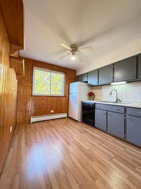 Tiny photo for 115 Boardwalk Street #2E, Elk Grove Village, IL 60007 (MLS # 12467948)