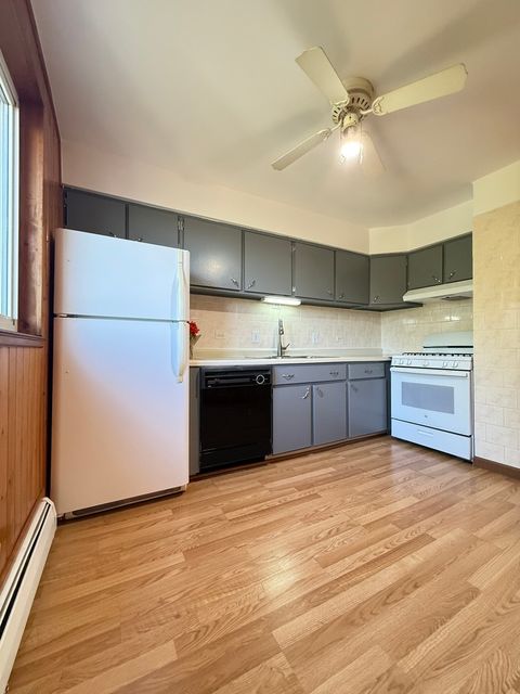 Tiny photo for 115 Boardwalk Street #2E, Elk Grove Village, IL 60007 (MLS # 12467948)