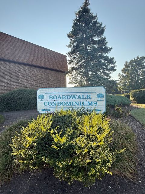 Tiny photo for 115 Boardwalk Street #2E, Elk Grove Village, IL 60007 (MLS # 12467948)