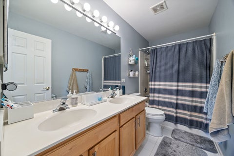 Tiny photo for 1214 Ridgewood Court, Vernon Hills, IL 60061 (MLS # 12683743)