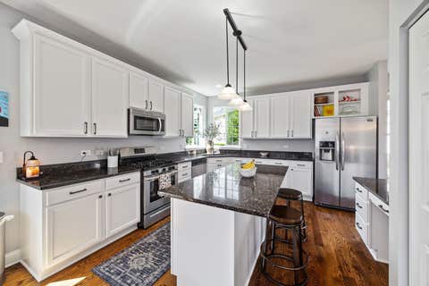 Tiny photo for 1214 Ridgewood Court, Vernon Hills, IL 60061 (MLS # 12683743)