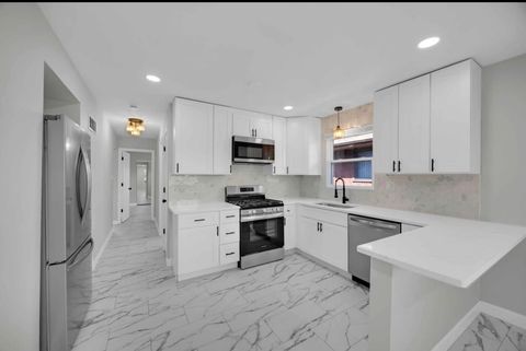 Tiny photo for 13921 S Manistee Avenue, Burnham, IL 60633 (MLS # 12529014)