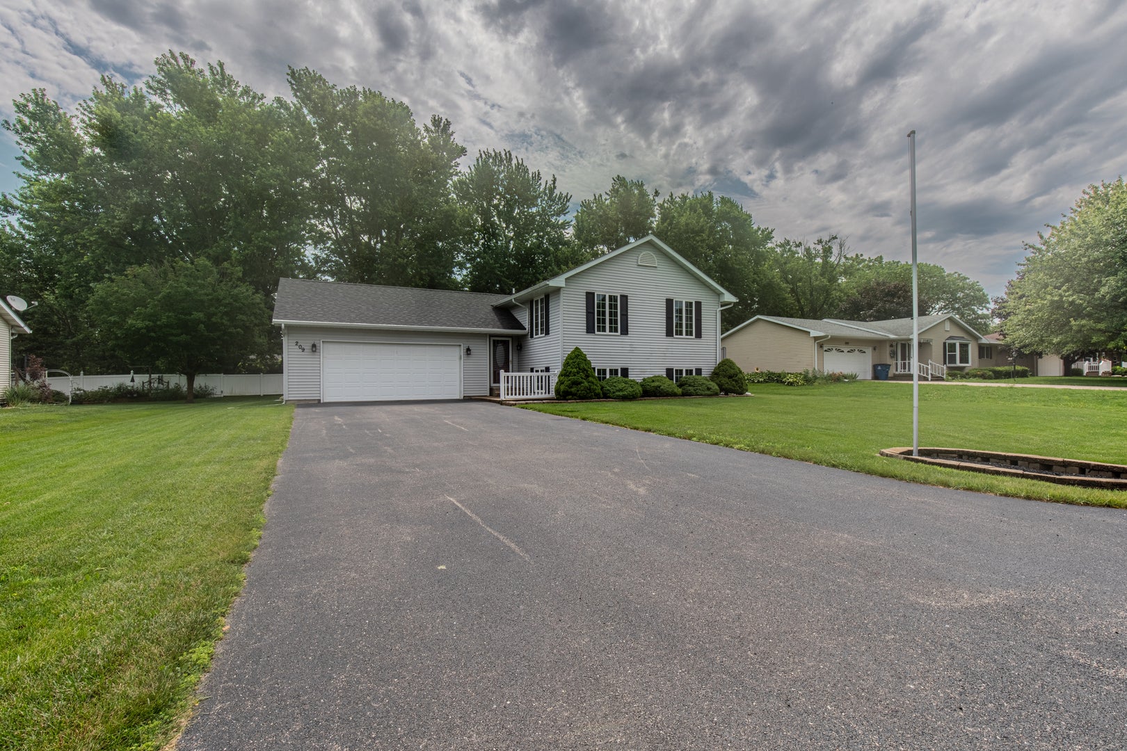 209 N Pleasant Street
