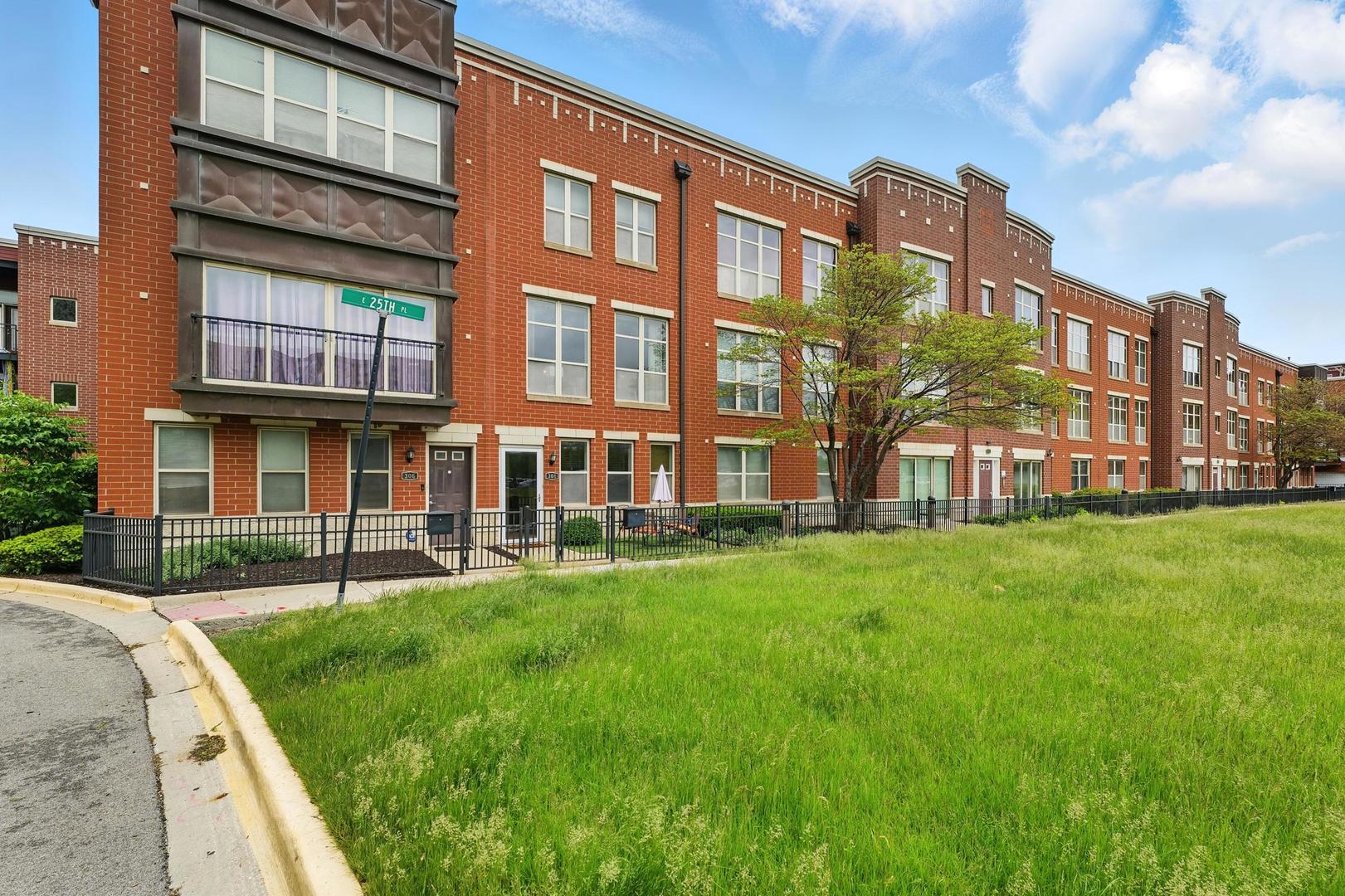 308 E 25TH Place