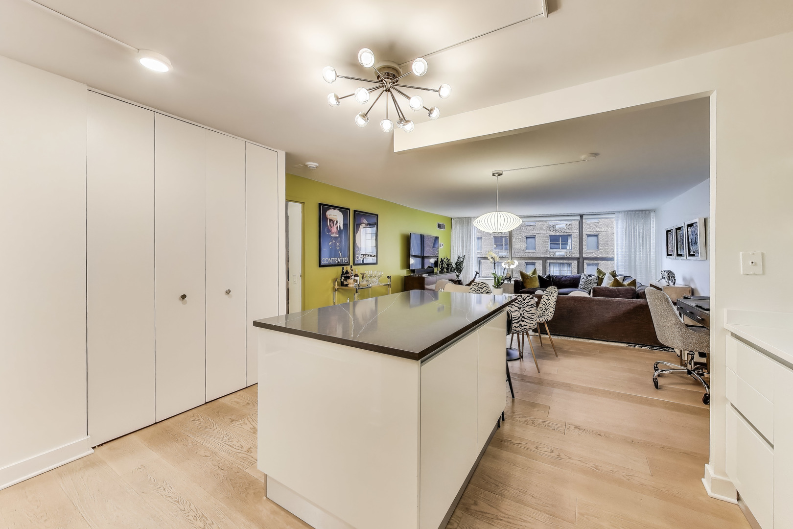 110 E Delaware Place 1002