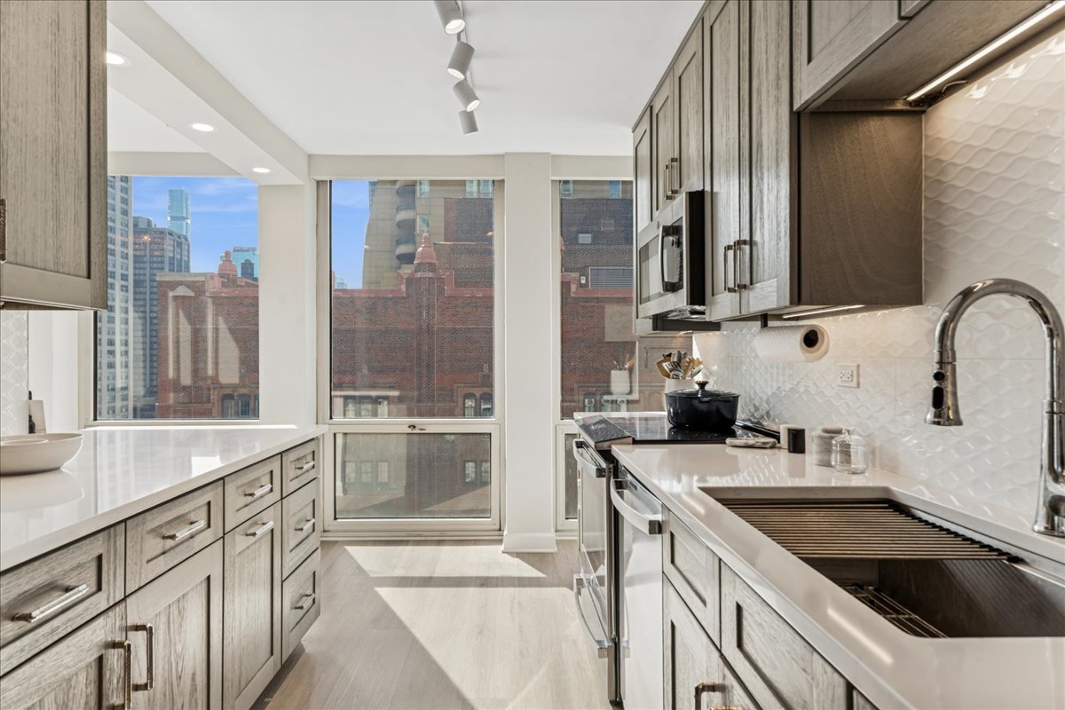 111 E Chestnut Street 22K