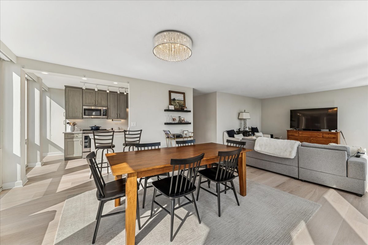 111 E Chestnut Street 22K