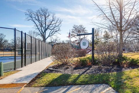 Tiny photo for 90 E Woodland Road, Lake Forest, IL 60045 (MLS # 12547676)