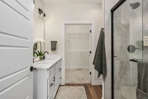 Tiny photo for 6 FRANK Court, Le Claire, IA 52753 (MLS # 12550282)