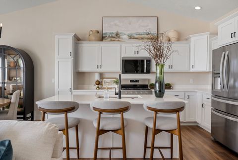 Tiny photo for 6 FRANK Court, Le Claire, IA 52753 (MLS # 12550282)