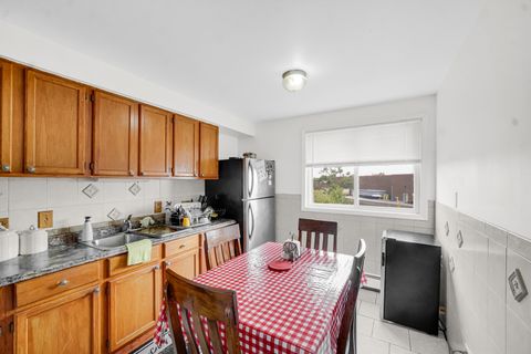 Tiny photo for 104 boardwalk Street #2E, Elk Grove Village, IL 60007 (MLS # 12477883)
