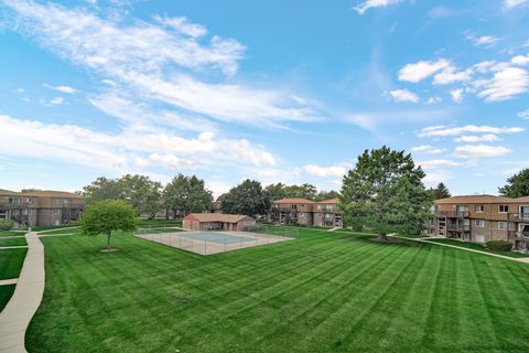 Tiny photo for 104 boardwalk Street #2E, Elk Grove Village, IL 60007 (MLS # 12477883)