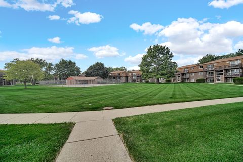 Tiny photo for 104 boardwalk Street #2E, Elk Grove Village, IL 60007 (MLS # 12477883)