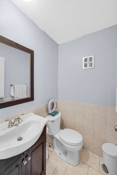 Tiny photo for 104 boardwalk Street #2E, Elk Grove Village, IL 60007 (MLS # 12477883)