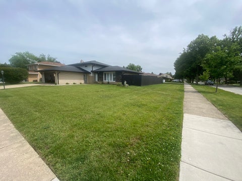 Tiny photo for 1801 E Aztec Lane, Mount Prospect, IL 60056 (MLS # 12684336)
