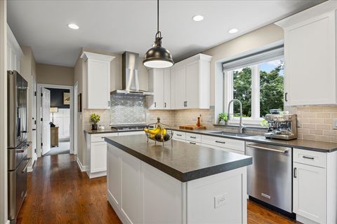 Tiny photo for 1917 Halifax Street, Libertyville, IL 60048 (MLS # 12490248)