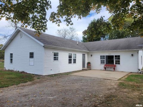 Photo of 10270 N REYNOLDS Lane, Mt Vernon, IL 62864 (MLS # EB460165)