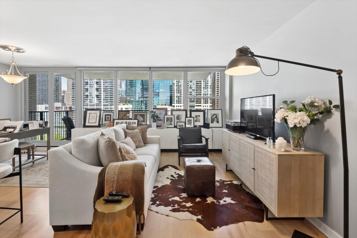 400 E Randolph Street 1518