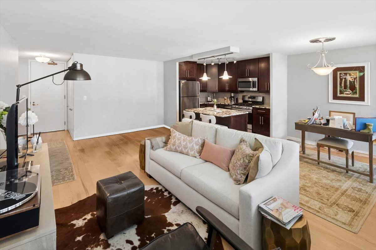400 E Randolph Street 1518