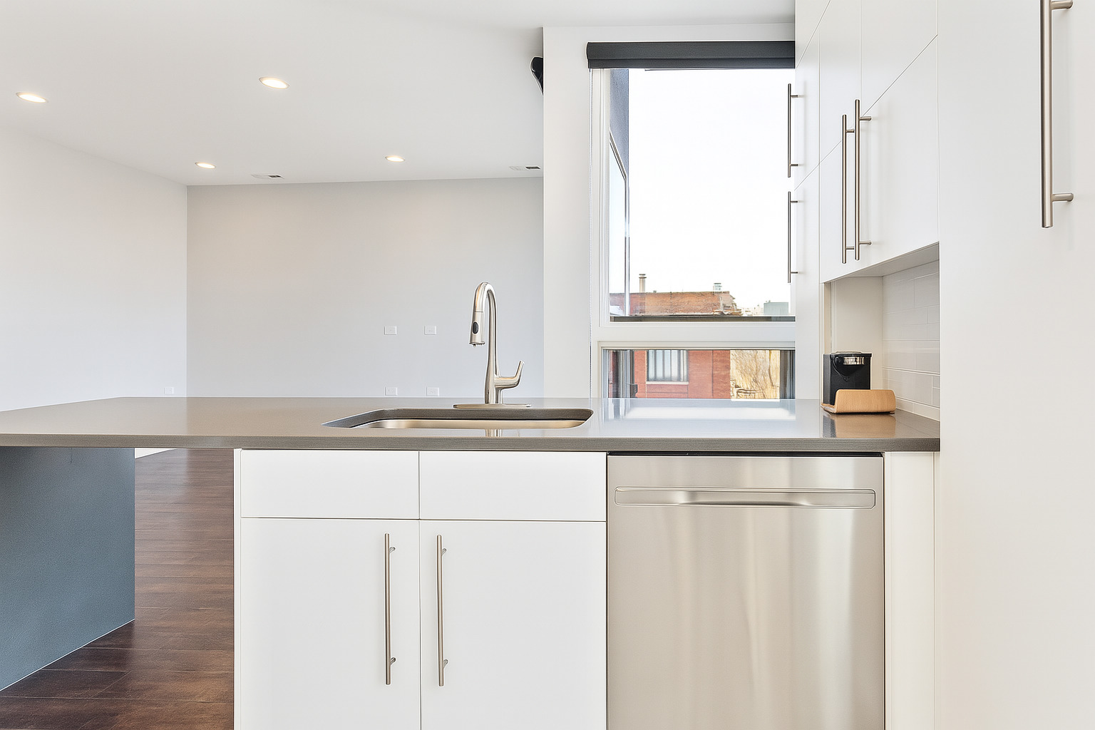 3301 N Sheffield Avenue 501