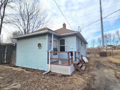 2 beds bed, 1 baths bath property at 514 e marquette street, ottawa, il 61350