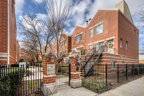1541 W HENDERSON Street G Chicago IL 60657