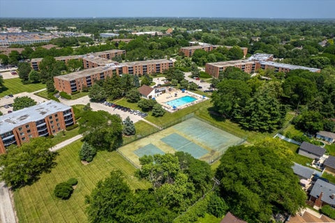 Tiny photo for 1515 E Central Road #420C, Arlington Heights, IL 60005 (MLS # 12694352)