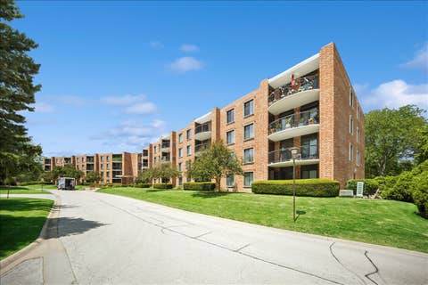 Tiny photo for 1515 E Central Road #420C, Arlington Heights, IL 60005 (MLS # 12694352)
