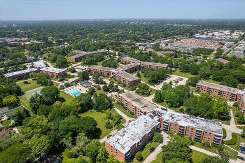 Tiny photo for 1515 E Central Road #420C, Arlington Heights, IL 60005 (MLS # 12694352)