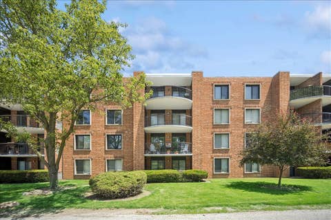 Tiny photo for 1515 E Central Road #420C, Arlington Heights, IL 60005 (MLS # 12694352)