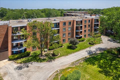 Tiny photo for 1515 E Central Road #420C, Arlington Heights, IL 60005 (MLS # 12694352)