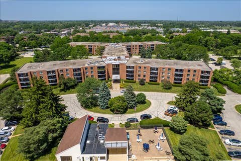 Tiny photo for 1515 E Central Road #420C, Arlington Heights, IL 60005 (MLS # 12694352)